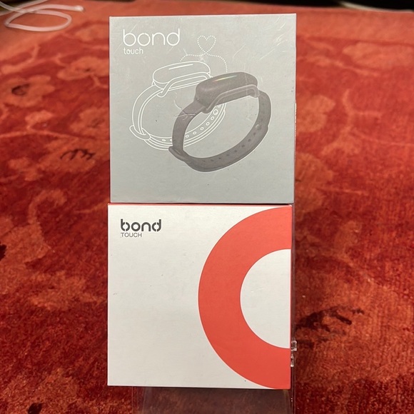 Bonds | Wearables | Bond Touch A Pair Of Bracelets For Long Distance Relationships Model Bond02